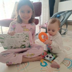 Valeria, Famiglia a Cologno Monzese
