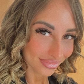 Rebecca, Babysitter a Vinovo