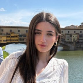 Alessia, Babysitter a Cureggio