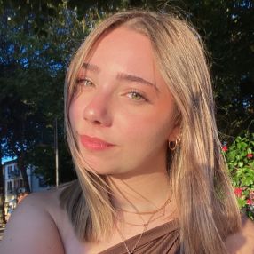 Valeria, Babysitter in Magione
