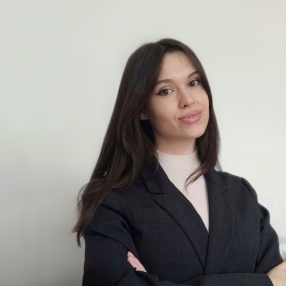 Giulia, Babysitter a Camerata Picena