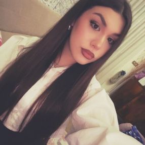 Morena, Babysitter a Curti