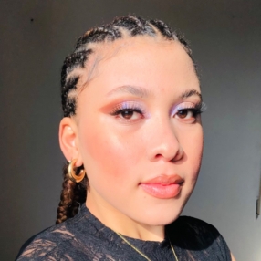 Dayana Michell, Babysitter a Asola