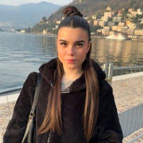 Aurora, Babysitter a Carcano