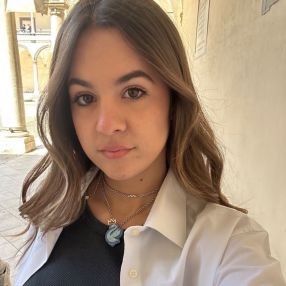Noemi, Babysitter a Lusciano