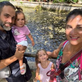 Melania, Family in Volla