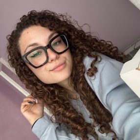 Alisea, Babysitter a Vizzini