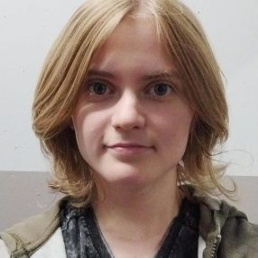 Gloria, Babysitter in Buja
