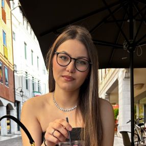 Denissa, Babysitter a Mansué