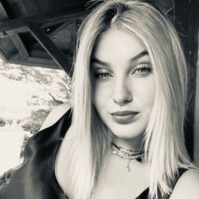 Vittoria, Babysitter a Almé