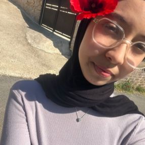 Malak, Babysitter in Marcellina