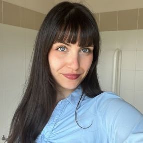 Claudia, Babysitter in Tombelle