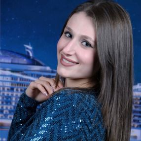 Gloria, Babysitter a Acireale