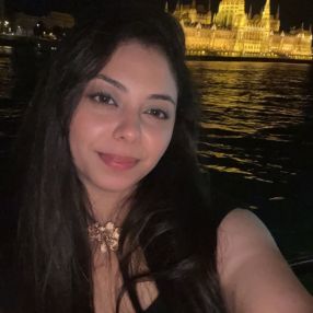 Mirna, Babysitter a Tivoli