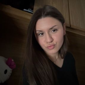 Anastasia, Babysitter a Mathi