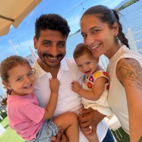 Laura, Famiglia a Napoli
