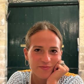 Veronica, Babysitter a Recanati