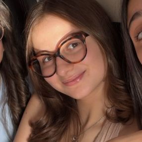Asia, Babysitter a Valguarnera Caropepe