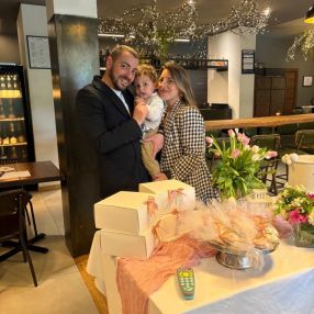 Elena, Famiglia a Modena