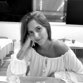 Vittoria, Babysitter a Barlassina