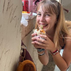 Elisa, Babysitter in Via I Maggio Mediana Dell'industria
