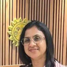 Namali, Babysitter a Carnate