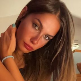 Julie, Babysitter a Fano