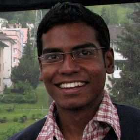 Abhishek, Famiglia a Como