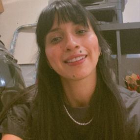 Reyna, Babysitter a Vignola