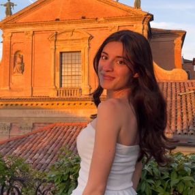 Martina, Babysitter a Calderara di Reno