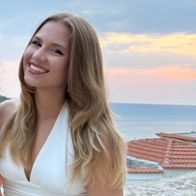 Elena, Babysitter a Bologna