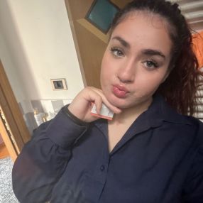 Jasmine, Babysitter a Cremella