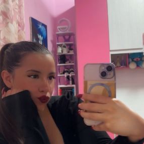 Enza, Babysitter a Nocera inferiore