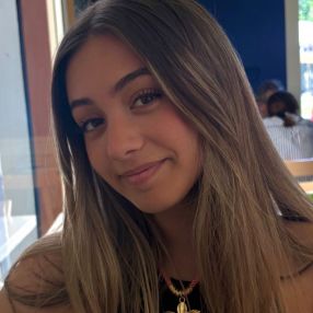 Maela, Babysitter a Oleggio