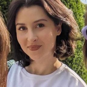 Tekla, Babysitter in Parma