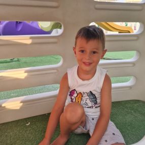 Simone, Famiglia a Pineto