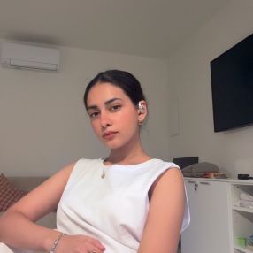 Adeen, Babysitter a Settimo
