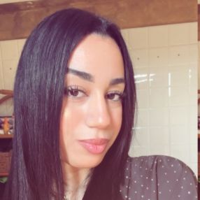 Inas, Babysitter a Chignolo D'isola