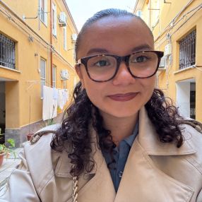 Agnese, Babysitter a Lentini