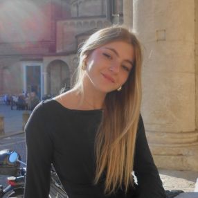 Agnese, Babysitter a Pianello Vallesina