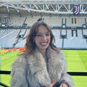 Alessia, Babysitter a Isola della Scala