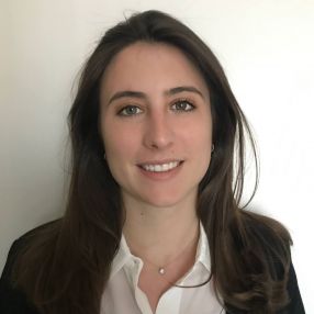 Laura, Babysitter a Genova
