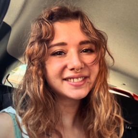 Alice, Babysitter a Prato