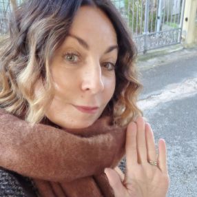 Sara, Babysitter a Valleggia