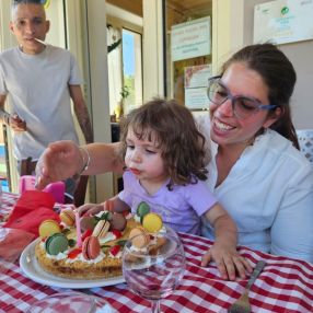 Deborah, Famiglia a Asti