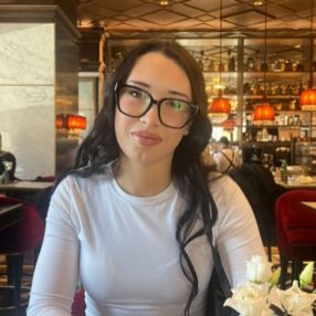 Alessia, Babysitter a Calci