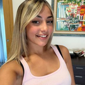 Lara, Babysitter a Tortoreto Lido