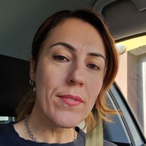Hatixhe, Babysitter a Arona
