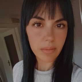 Chiara, Babysitter a Aci Catena