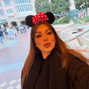 Alessia, Babysitter a Bareggio